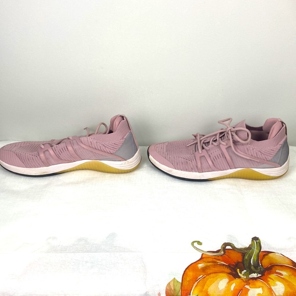 Oysho Sport Sneakers with Reflective Detail - Picture 3 of 10